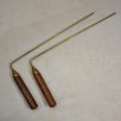 Baguettes de radiesthésie : 26cm x 12,5cm, manche bois d'hévéa Ø 18mm, tige laiton Ø 3mm - Fait-main