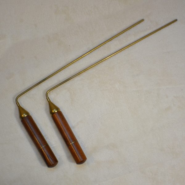 Baguettes de radiesthésie : 26cm x 12,5cm, manche bois d'hévéa Ø 18mm, tige laiton Ø 3mm - Fait-main – Image 2