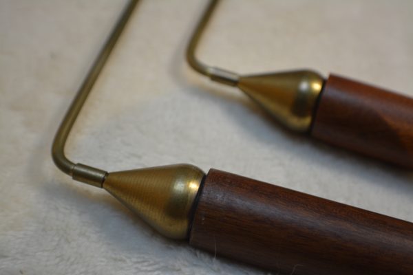 Baguettes de radiesthésie : 26cm x 12,5cm, manche bois d'hévéa Ø 18mm, tige laiton Ø 3mm - Fait-main – Image 3