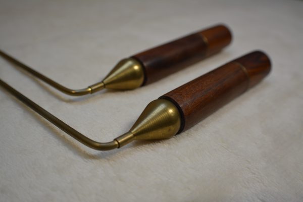Baguettes de radiesthésie : 26cm x 12,5cm, manche bois d'hévéa Ø 18mm, tige laiton Ø 3mm - Fait-main – Image 4