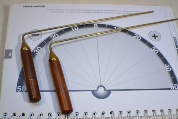 Baguettes de radiesthésie : 26cm x 12,5cm, manche bois d'hévéa Ø 18mm, tige laiton Ø 3mm - Fait-main – Image 7