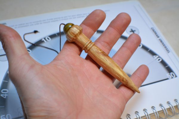 Pendule de radiesthésie : 11,5cm 29g, bois de charme et oeil de tigre - Fait-main – Image 5