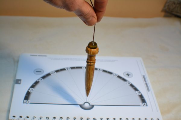 Pendule de radiesthésie : 11,5cm 29g, bois de charme et oeil de tigre - Fait-main – Image 8