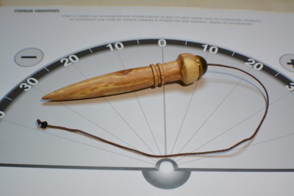 Pendule de radiesthésie : 11,5cm 29g, bois de charme et oeil de tigre - Fait-main – Image 10