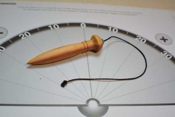 Pendule de radiesthésie : 9cm 20g, bois de genévrier et cristal de roche - Fait-main – Image 10