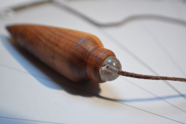 Pendule de radiesthésie : 6cm 12g, bois de genévrier et cristal de roche - Fait-main – Image 8