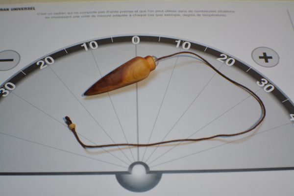 Pendule de radiesthésie : 6cm 12g, bois de genévrier et cristal de roche - Fait-main – Image 9