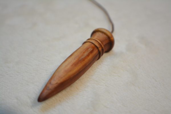 Pendule de radiesthésie : 6cm 10g, bois de genévrier et cristal de roche - Fait-main – Image 3