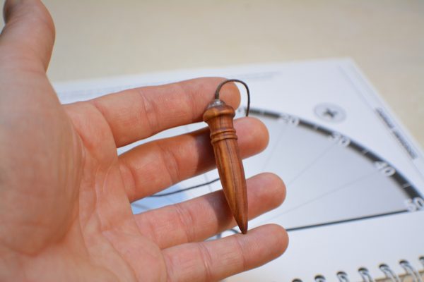 Pendule de radiesthésie : 6cm 10g, bois de genévrier et cristal de roche - Fait-main – Image 5