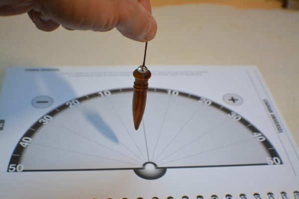 Pendule de radiesthésie : 6cm 10g, bois de genévrier et cristal de roche - Fait-main – Image 8