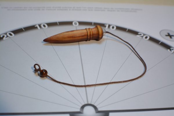 Pendule de radiesthésie : 6cm 10g, bois de genévrier et cristal de roche - Fait-main – Image 9