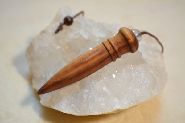 Pendule de radiesthésie : 6cm 10g, bois de genévrier et cristal de roche - Fait-main – Image 11