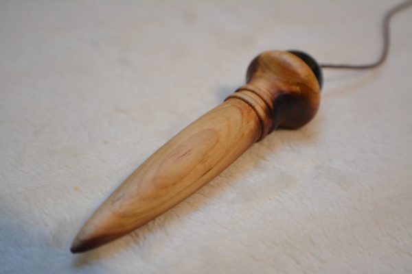 Pendule de radiesthésie : 8cm 18,5g, bois de genévrier et obsidienne dorée - Fait-main – Image 4
