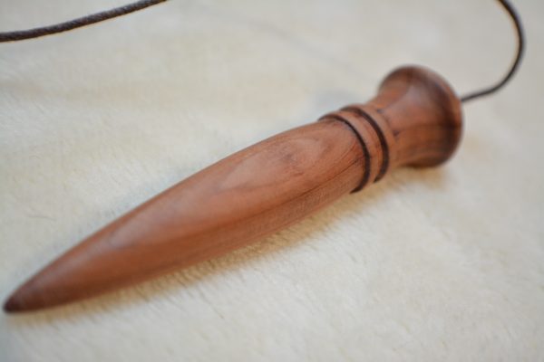 Pendule de radiesthésie : 7,5cm 15g, bois de genévrier et cristal de roche - Fait-main – Image 3