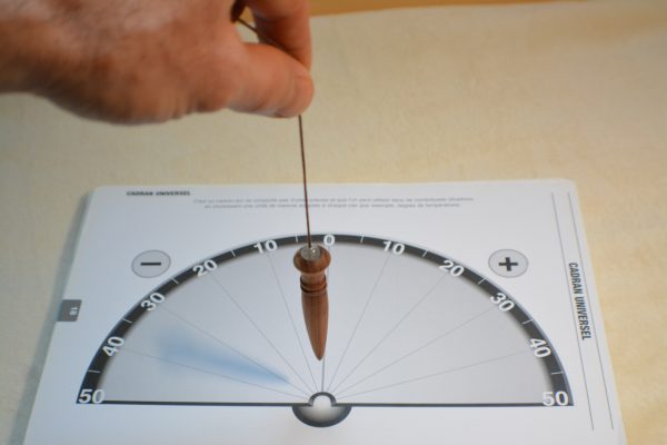 Pendule de radiesthésie : 7,5cm 15g, bois de genévrier et cristal de roche - Fait-main – Image 6